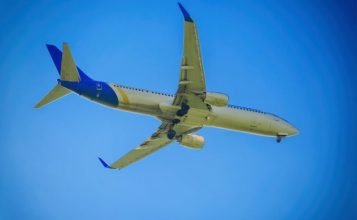 airplane-in-the-sky-and-cloud-2021-11-02-16-41-13-utc-800x534